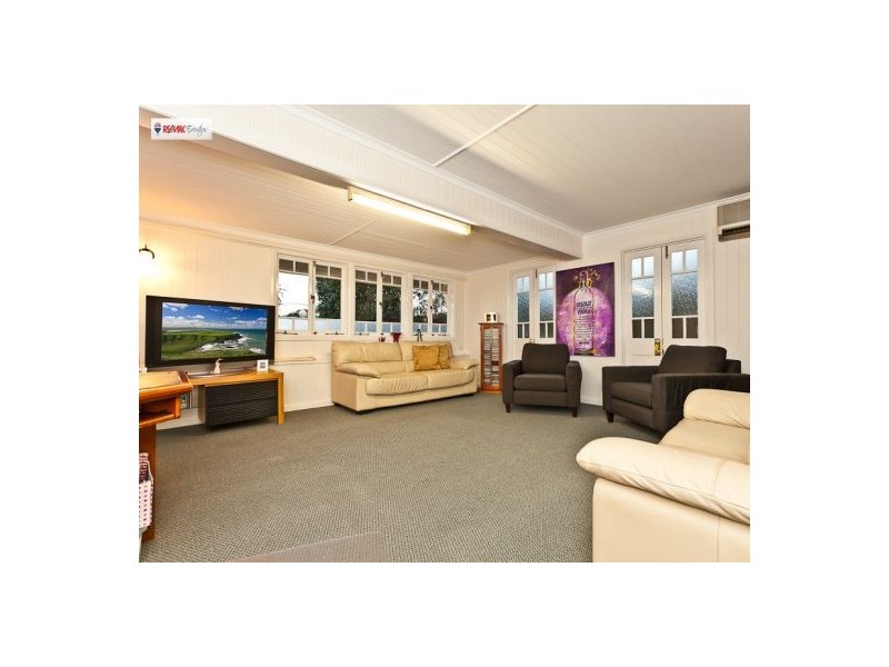 10 Murton Ave, Holland Park QLD 4121