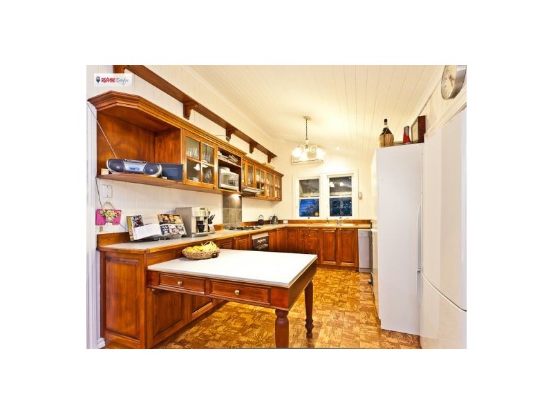 10 Murton Ave, Holland Park QLD 4121