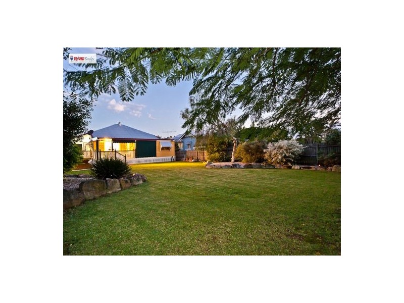 10 Murton Ave, Holland Park QLD 4121