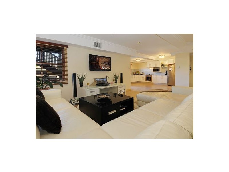 35 Plimsoll Street, Greenslopes QLD 4120