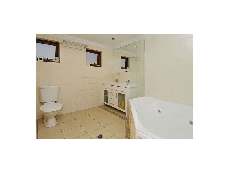 35 Plimsoll Street, Greenslopes QLD 4120