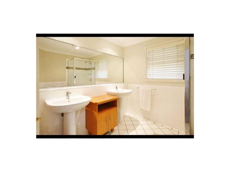 1 Isles Rd, Indooroopilly QLD 4068