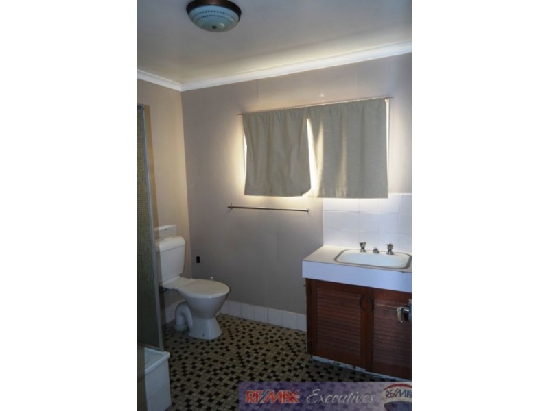 2/18 Roseglen Street, Greenslopes QLD 4120