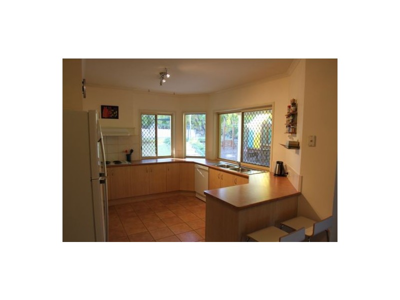 16 Spanish Crt, Carindale QLD 4152