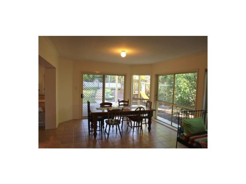 16 Spanish Crt, Carindale QLD 4152