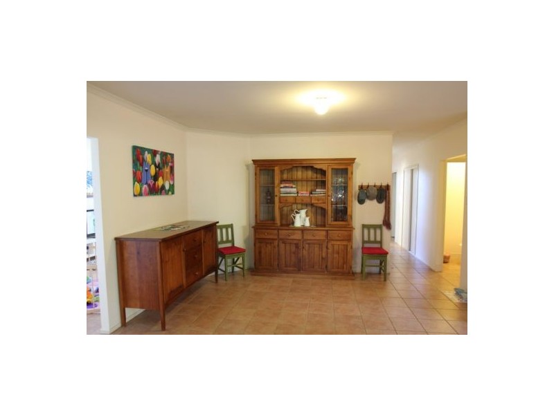 16 Spanish Crt, Carindale QLD 4152