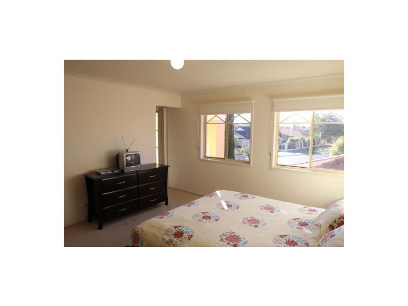 16 Spanish Crt, Carindale QLD 4152