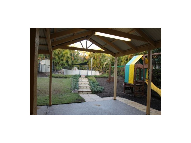 16 Spanish Crt, Carindale QLD 4152