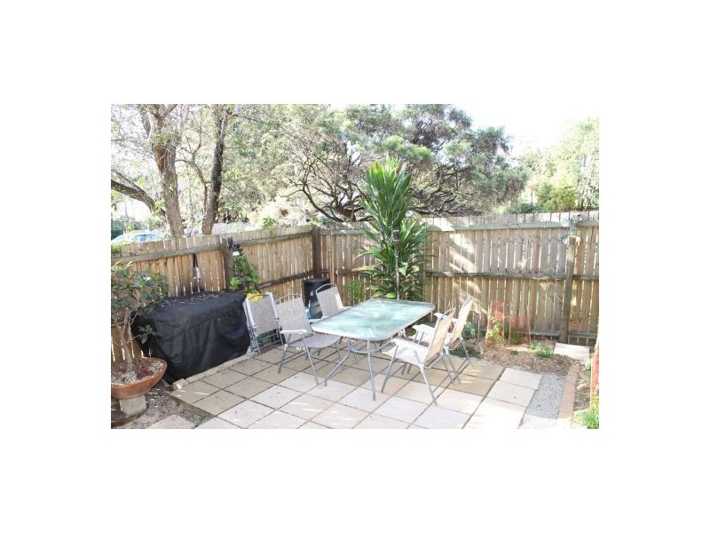 2/31 Robinson Street, Coorparoo QLD 4151