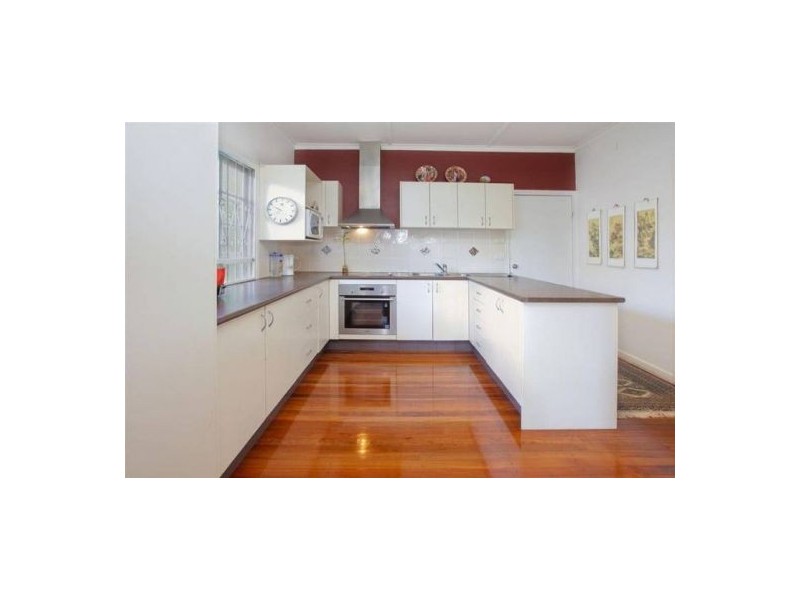 29 Iris St, Holland Park West QLD 4121