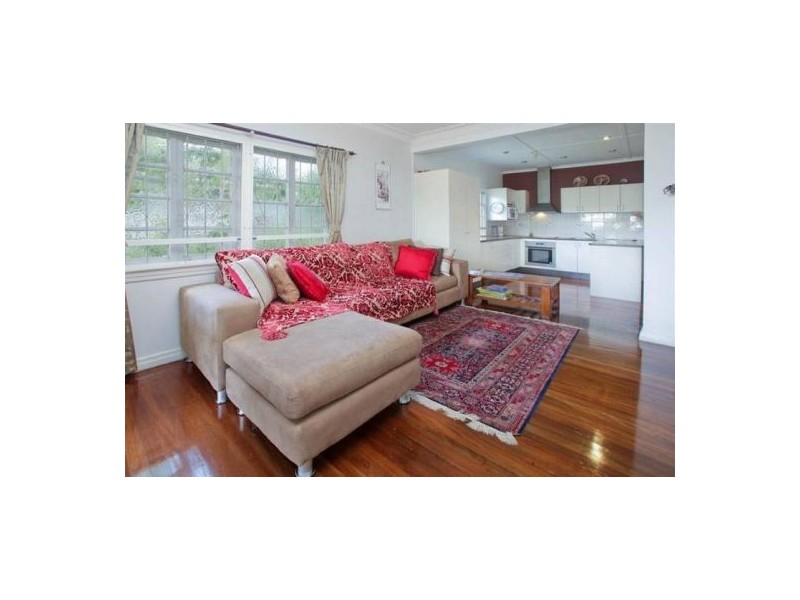 29 Iris St, Holland Park West QLD 4121