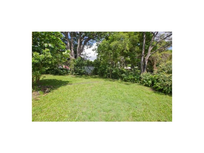 29 Iris St, Holland Park West QLD 4121