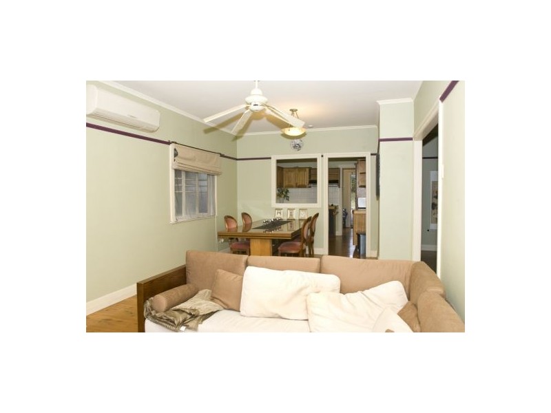 8 Avesnes Street, Holland Park QLD 4121