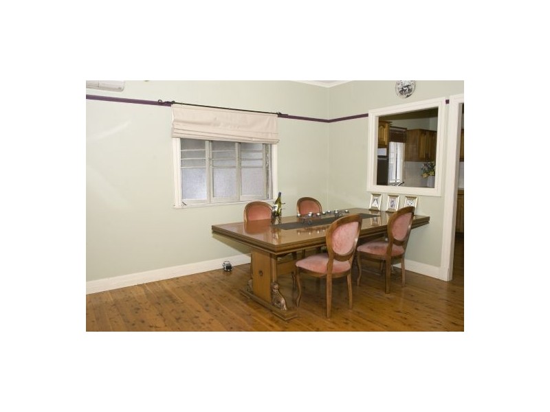 8 Avesnes Street, Holland Park QLD 4121