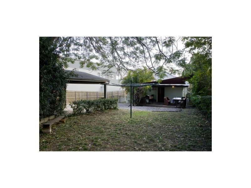 8 Avesnes Street, Holland Park QLD 4121