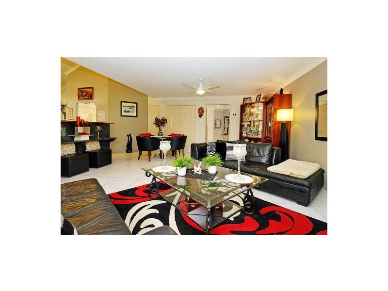 27 Delacroix Pl, Mackenzie QLD 4156