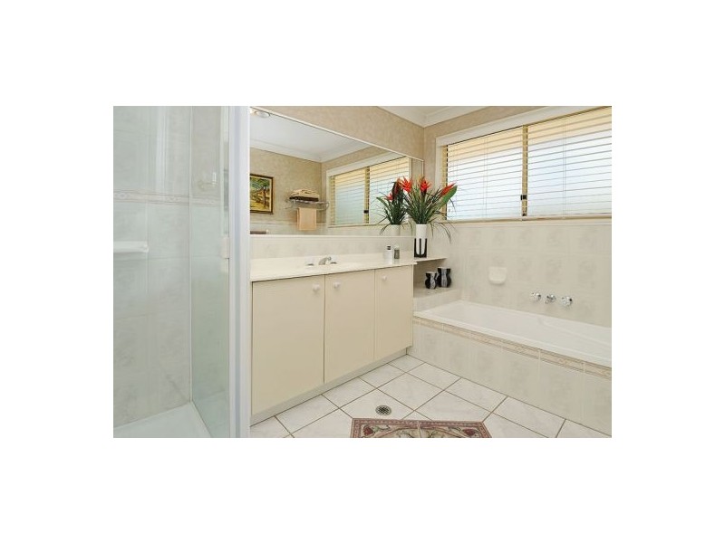 27 Delacroix Pl, Mackenzie QLD 4156