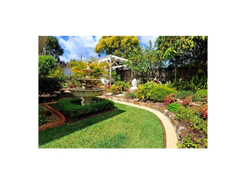 27 Delacroix Pl, Mackenzie QLD 4156