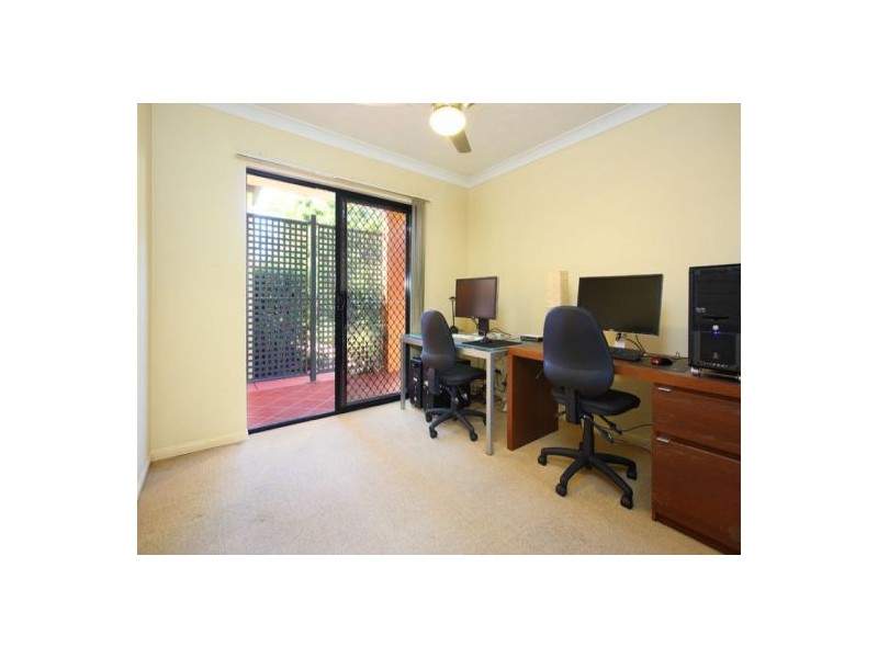 1/87 Victoria Terrace, Greenslopes QLD 4120