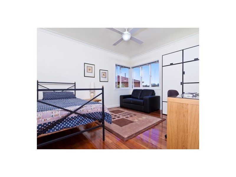 16 Mulsanne Street, Holland Park West QLD 4121