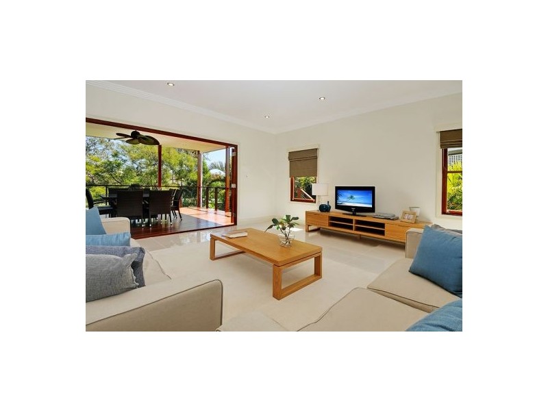 27 Meridian Street, Coorparoo QLD 4151