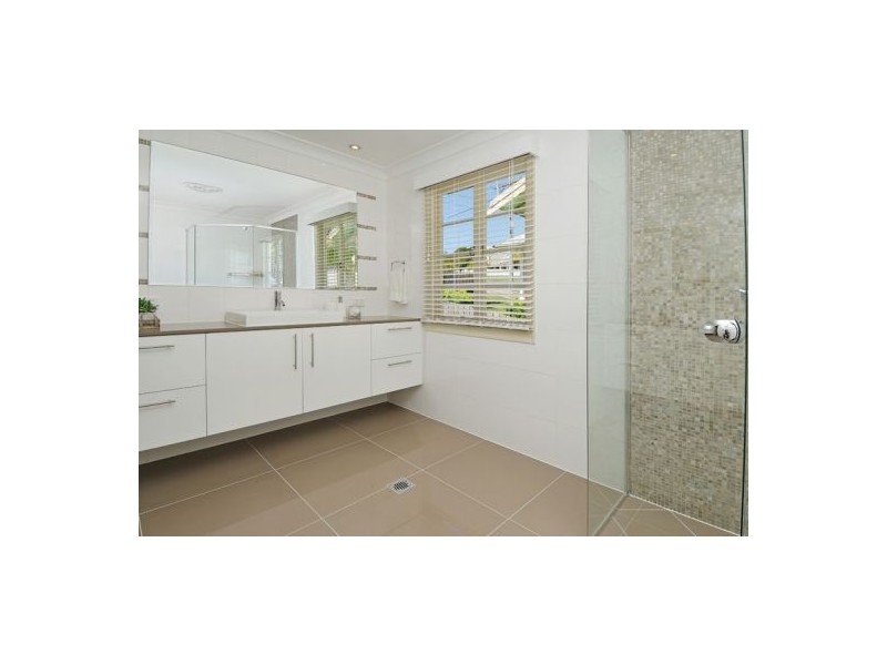 27 Meridian Street, Coorparoo QLD 4151