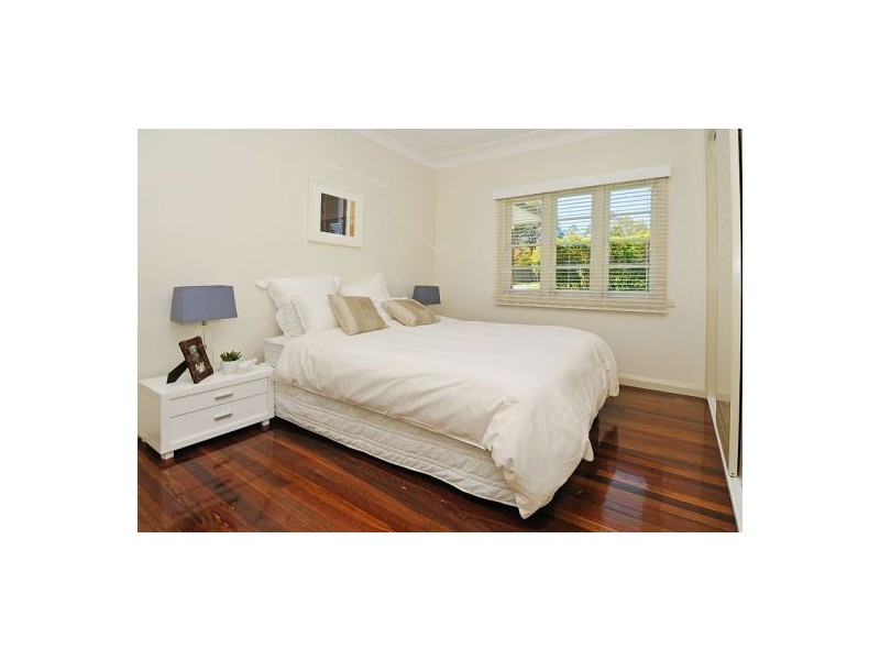 27 Meridian Street, Coorparoo QLD 4151