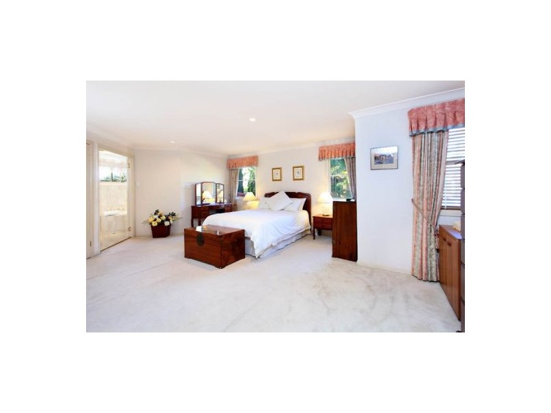 13 Carnoustie Pl, Carindale QLD 4152