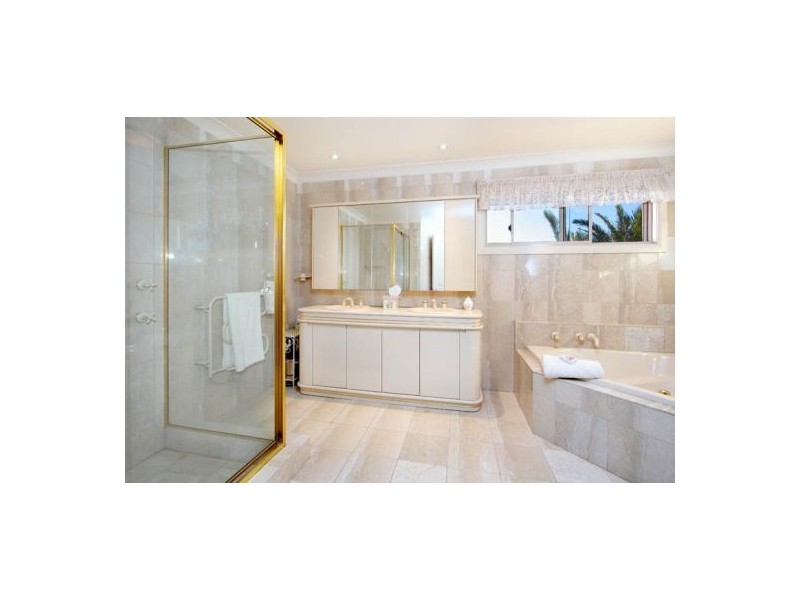 13 Carnoustie Pl, Carindale QLD 4152