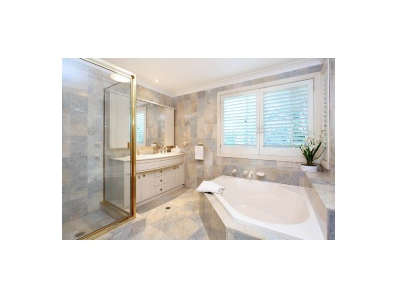 13 Carnoustie Pl, Carindale QLD 4152