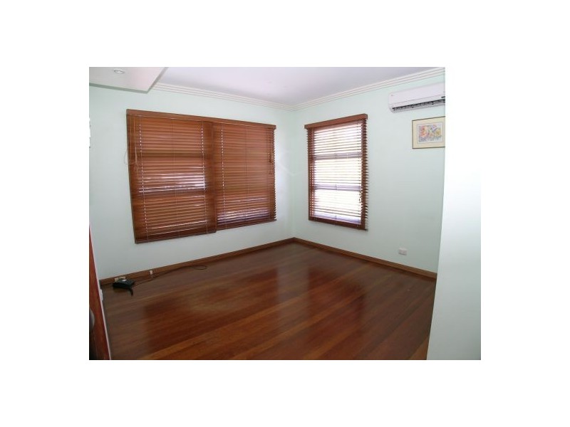 241 Newnham Road, Mount Gravatt East QLD 4122