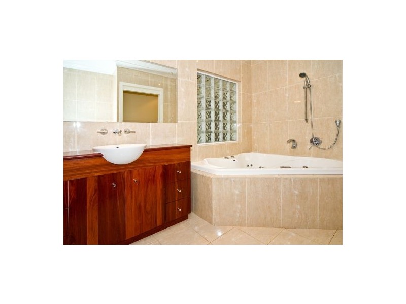 78 Nicholson St, Greenslopes QLD 4120