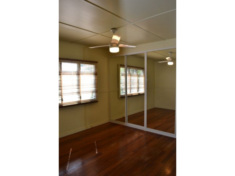 150 Bapaume Road, Holland Park QLD 4121