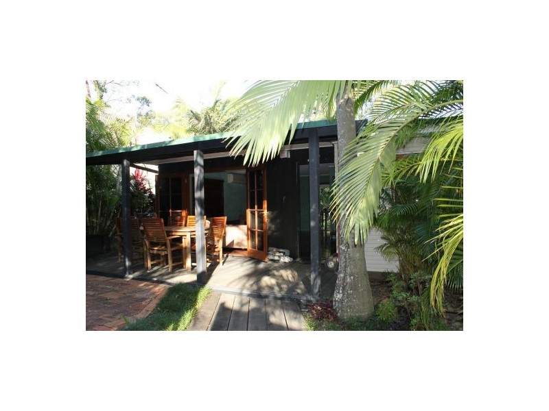 60 DOBBS STREET, Holland Park West QLD 4121