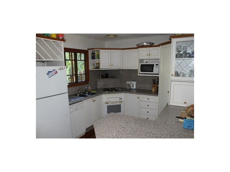 60 DOBBS STREET, Holland Park West QLD 4121