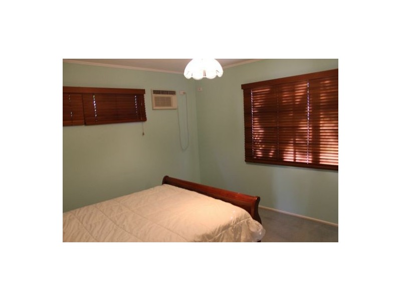 60 DOBBS STREET, Holland Park West QLD 4121