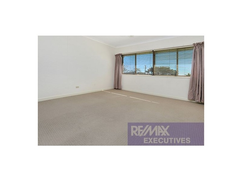 3 Kneale Street, Holland Park West QLD 4121