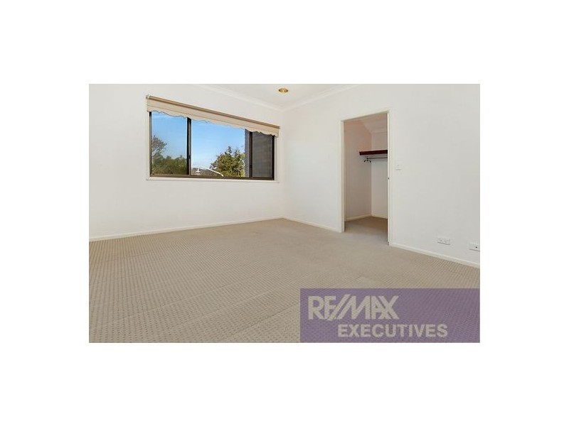 3 Kneale Street, Holland Park West QLD 4121