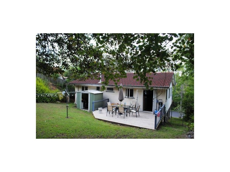 1 Roseglen Street, Greenslopes QLD 4120
