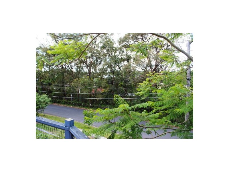1 Roseglen Street, Greenslopes QLD 4120
