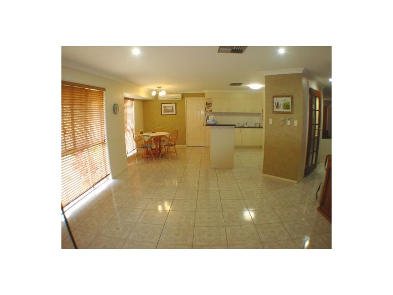 39 Yvonne Cr, Mount Warren Park QLD 4207