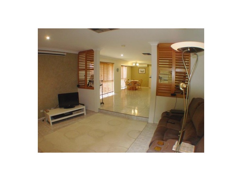 39 Yvonne Cr, Mount Warren Park QLD 4207