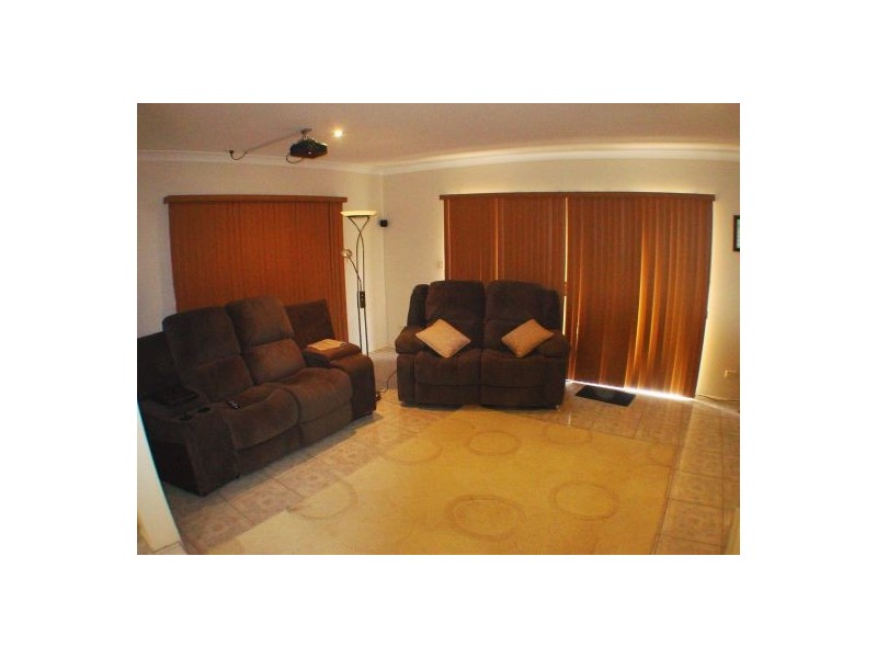 39 Yvonne Cr, Mount Warren Park QLD 4207
