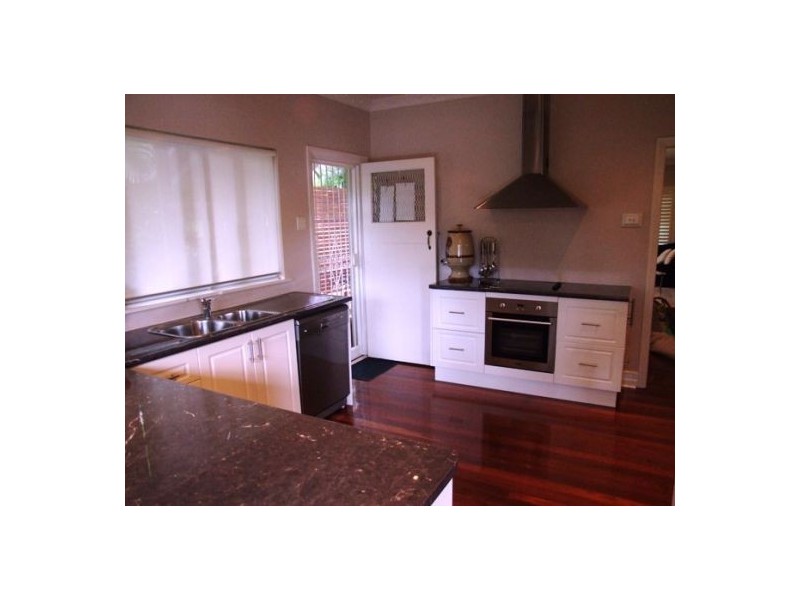 11 Eastwell Street, Coorparoo QLD 4151