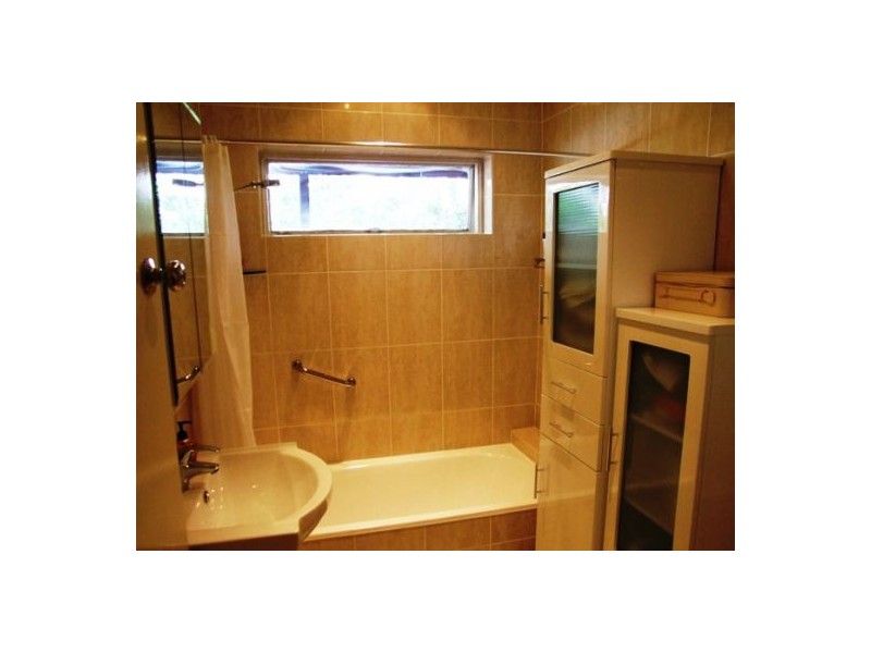 11 Eastwell Street, Coorparoo QLD 4151