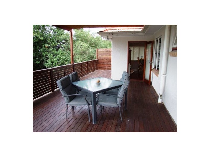 11 Eastwell Street, Coorparoo QLD 4151