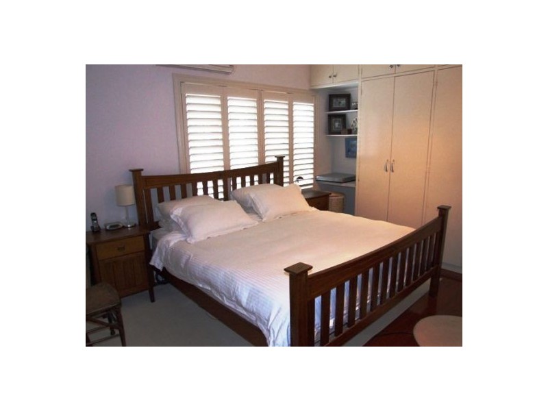 11 Eastwell Street, Coorparoo QLD 4151