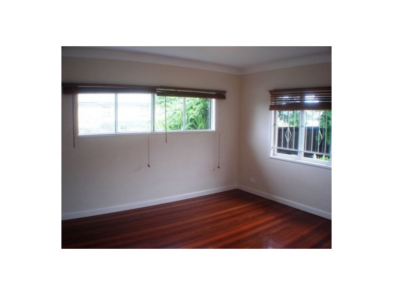 8a Brinawa Street, Camp Hill QLD 4152