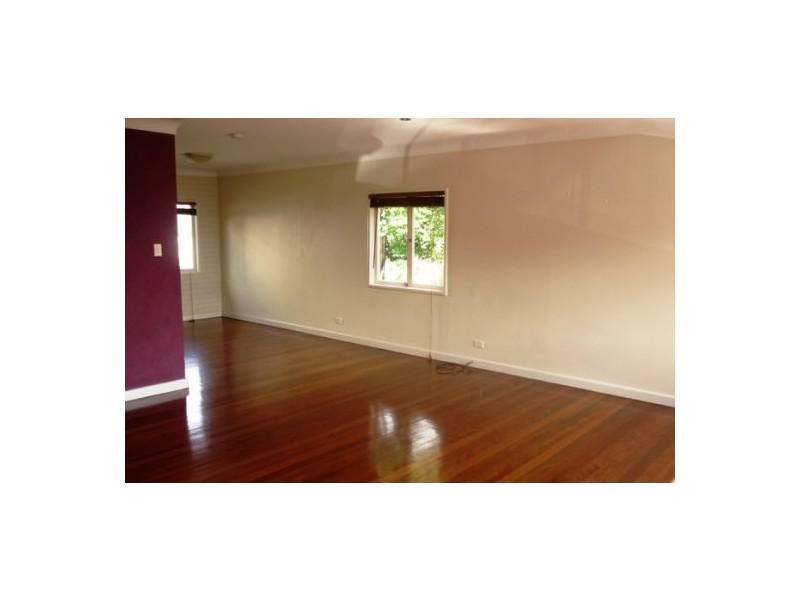8a Brinawa Street, Camp Hill QLD 4152
