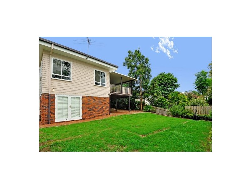 19 Meridian Street, Coorparoo QLD 4151